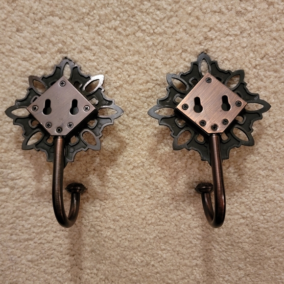 LESPREANCE INTERIORS ♡ Vtg Bronze Decorative Design Curtain Hold Backs - 1 Pair - Picture 9 of 9